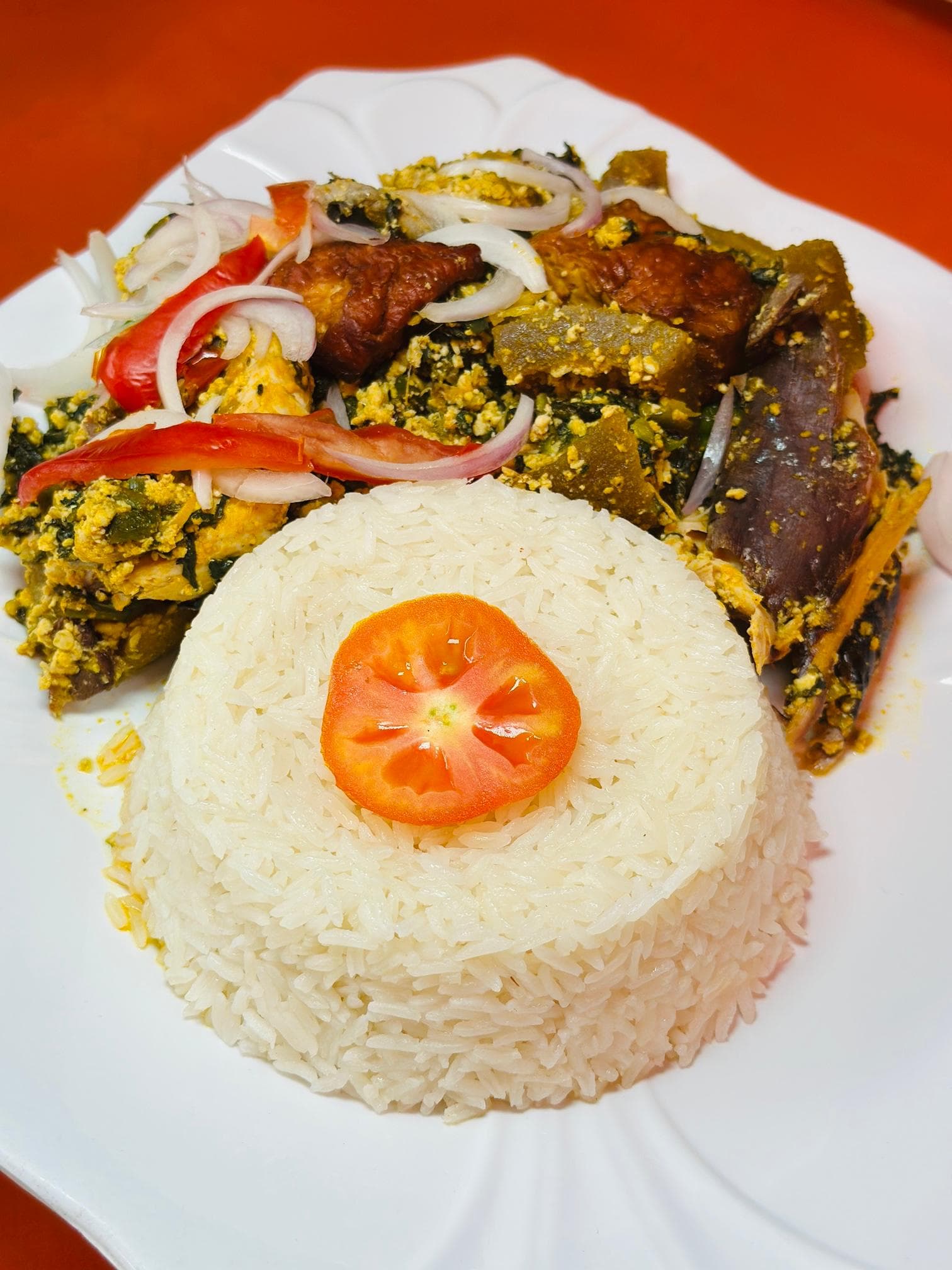 Riz blanc accompagné de sauce